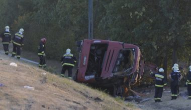 Ουγγαρία: Ανατροπή τουριστικού λεωφορείου σε χαντάκι – Δώδεκα νεκροί
