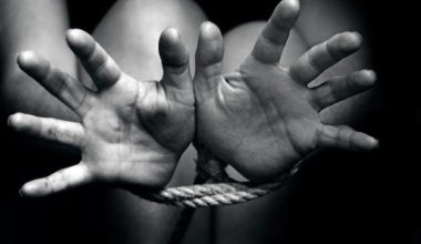 16χρονη στην Θήβα κατήγγειλε βιασμό από δύο Ρομά