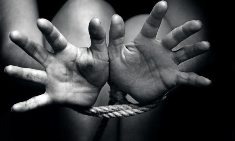 16χρονη στην Θήβα κατήγγειλε βιασμό από δύο Ρομά