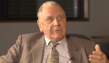 Dr.  Burkhardt: Ο θάνατος του Γερμανού καθηγητή λίγες ημέρες μετά την ομιλία του  για τα εμβόλια mRNA