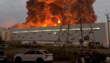 Η Ουκρανία χτύπησε το μεγαλύτερο logistics hub της Wildberries στην Μόσχα – Μεγάλη φωτιά σε αποθήκη 200.000 τ.μ.