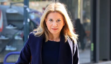 Στην Πάρο για την περίοδο του Δεκαπενταύγουστου η Μαρία Καρυστιανού