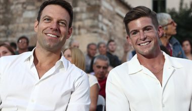 Σ.Κασσελάκης και Τ.ΜακMπέθ σε στιγμές χαλάρωσης σε εστιατόριο στις Σπέτσες (φωτό)
