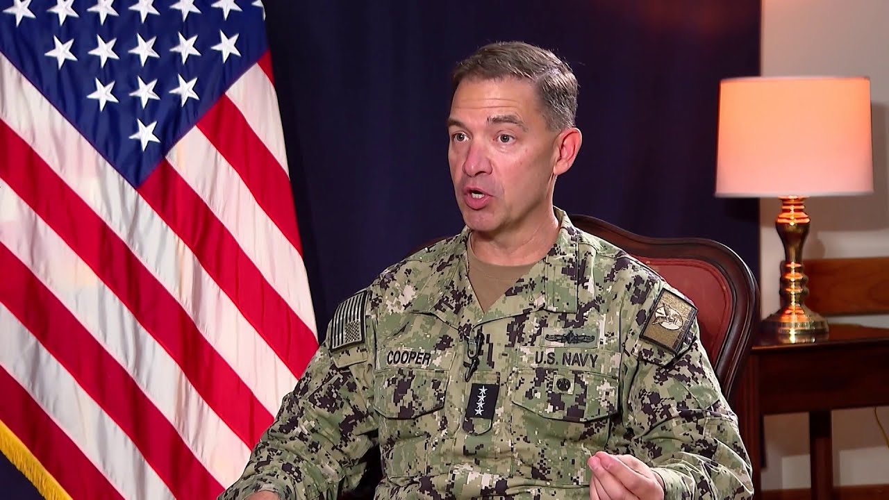 Ο Διοικητής της CENTCOM στο αεροπλανοφόρο USS Abraham Lincoln μετά τον θόρυβο για την κατάσταση του πληρώματος
