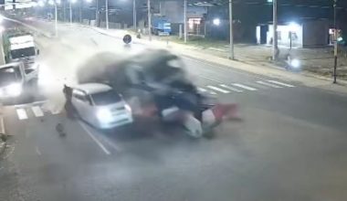 Παραγουάη: Φορτηγό χωρίς φρένα διέλυσε 3 αυτοκίνητα – 3 νεκροί και 10 τραυματίες (βίντεο)