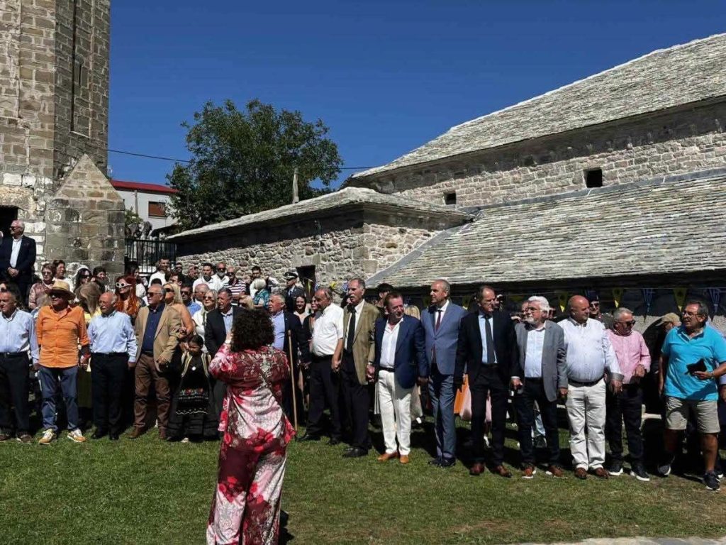 Γρεβενά: Αγανακτισμένοι κτηνοτρόφοι έδιωξαν από γιορτή εκπροσώπους  της κυβέρνησης