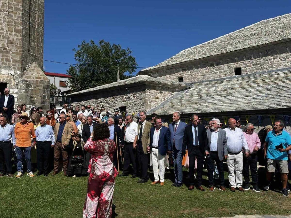 Γρεβενά: Αγανακτισμένοι κτηνοτρόφοι έδιωξαν από γιορτή εκπροσώπους της κυβέρνησης