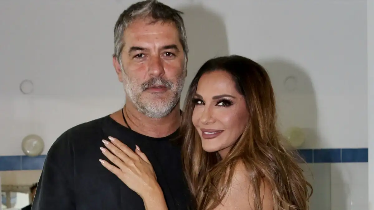 Στην Πάρο η Δ.Βανδή με τον Β.Μπισμπίκη – «Φύγαμε από την Κρήτη, αλλά η Κρήτη δεν έφυγε ποτέ από εμάς» (βίντεο)