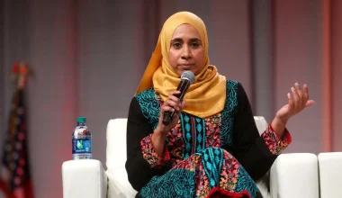 Zahra Billoo: Γονείς μηνύουν σχολείο και κατηγορούν την υπεύθυνη αμερικανοϊλαμικών σχέσεων για προσηλυτισμό