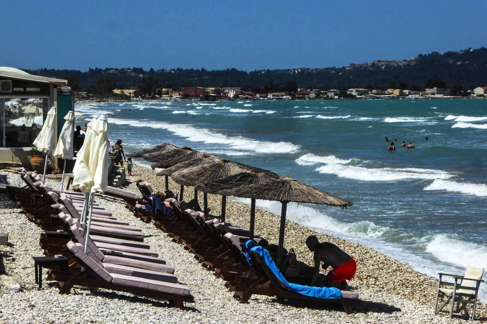 Καιρός: Μικρή άνοδος της θερμοκρασίας σήμερα – Υποχωρούν σταδιακά τα μελτέμια