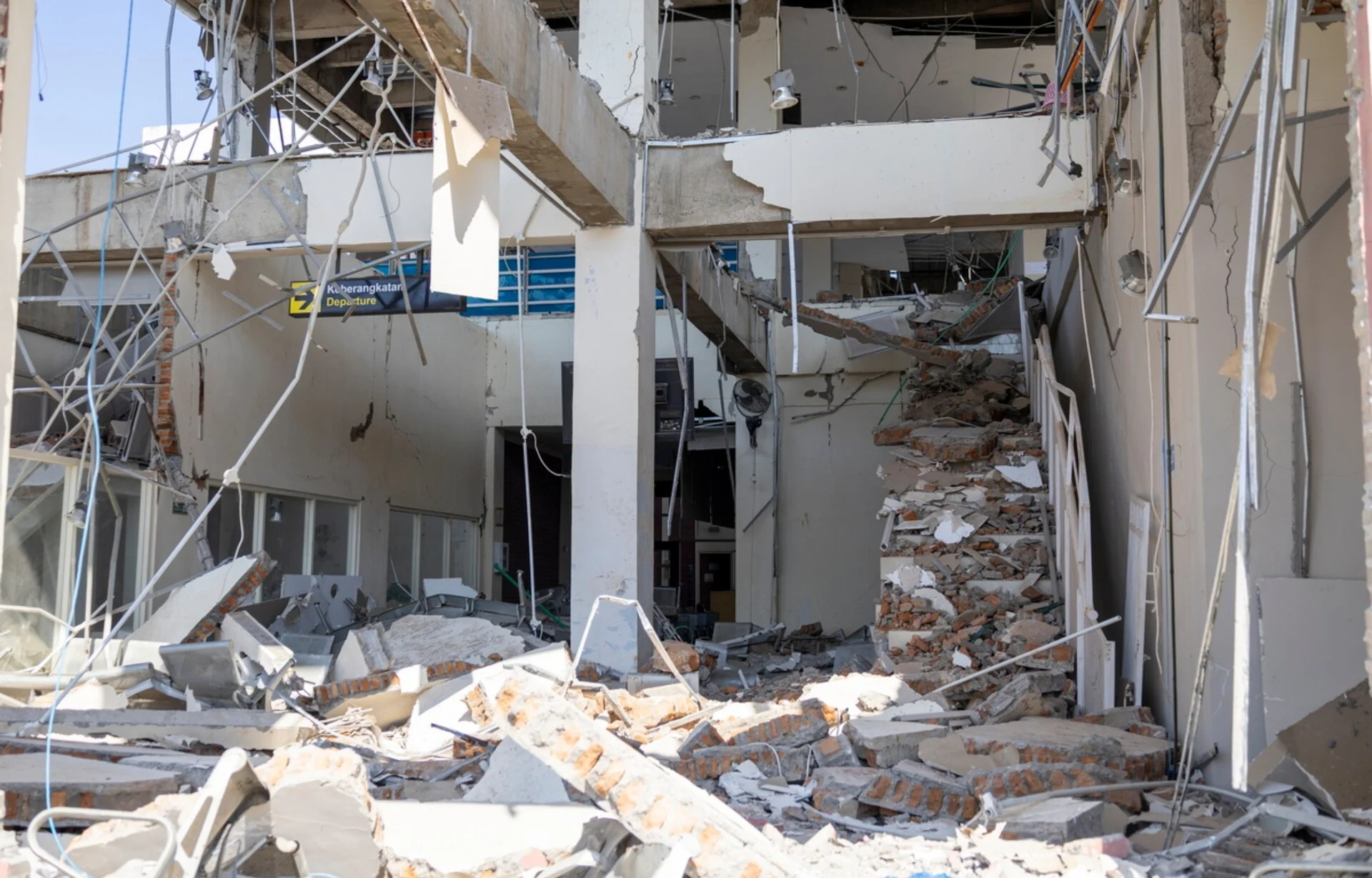 Νέα ισχυρή σεισμική δόνηση 5,9 Ρίχτερ στην Ινδονησία