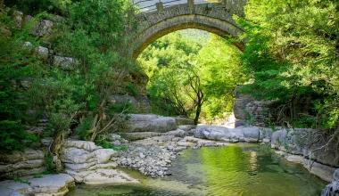 Κολυμπήθρες Πάπιγκου: Οι φυσικές «πισίνες» της Ηπείρου που εντυπωσιάζουν κάθε επισκέπτη (φωτο)