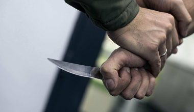 17χρονος στο Μενίδι γλίτωσε από του «Χάρου τα δόντια»: Ανήλικοι Ρομά του επιτέθηκαν με μαχαίρι (βίντεο)