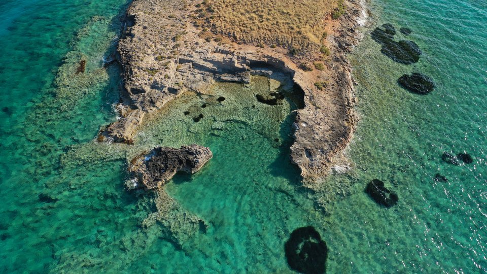 Μονεμβασιά: 7 «κρυμμένοι θησαυροί» στην περιοχή – Από τις εξωτικές παραλίες μέχρι την αρχαία πόλη κάτω από το νερό