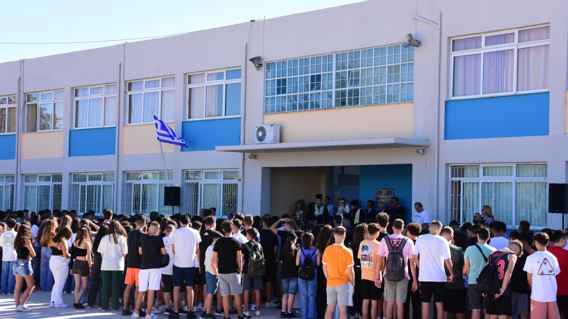 Πότε επιστρέφουν στα θρανία οι μαθητές όλων των βαθμίδων: Στα σχολεία μια εβδομάδα νωρίτερα οι εκπαιδευτικοί