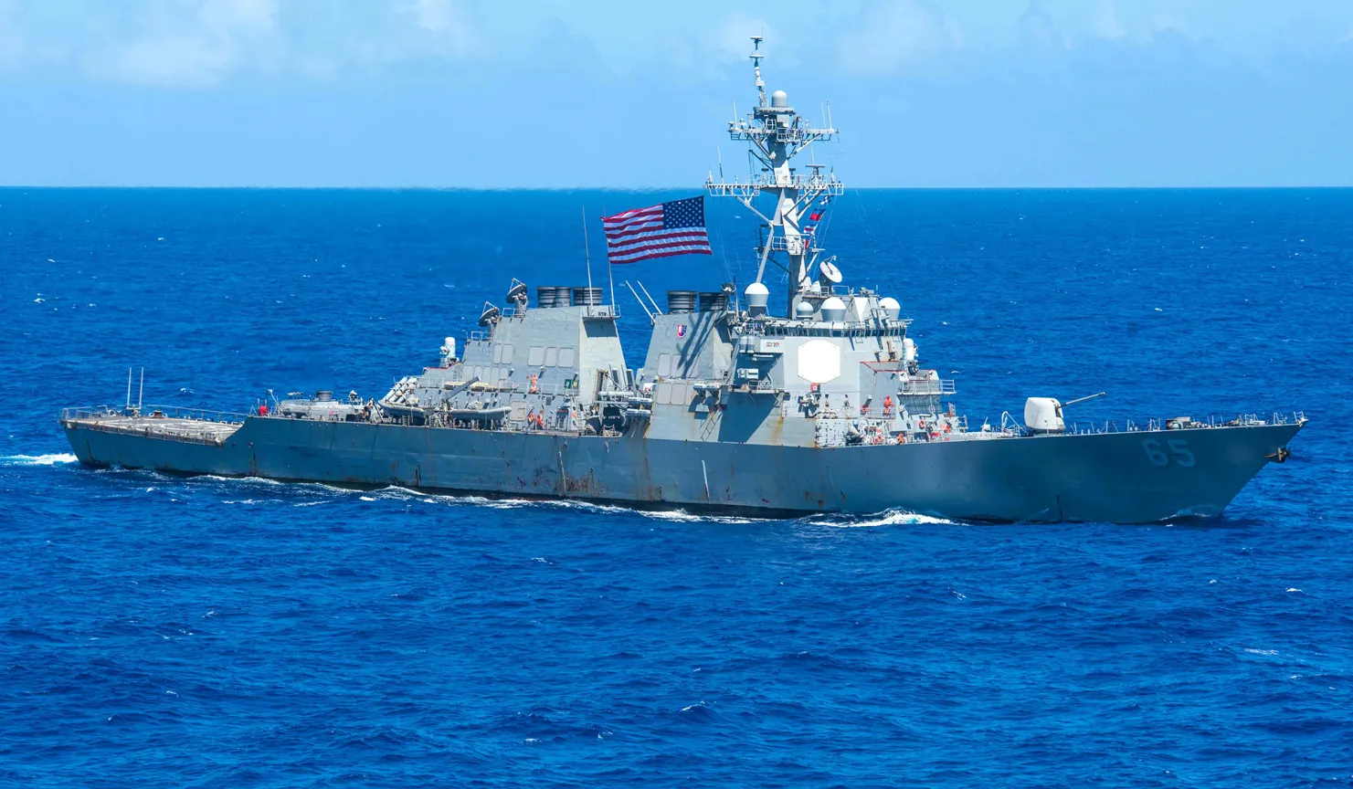 Σάλος με το USS Benfold: Άθλιες συνθήκες στις τουαλέτες και τις κουζίνες – Σωρεία καταγγελιών στο Ναυτικό των ΗΠΑ
