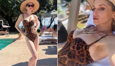 Η Κέλι Όζμπορν χαλαρώνει στις διακοπές της με λεοπάρ μαγιό (φώτο)
