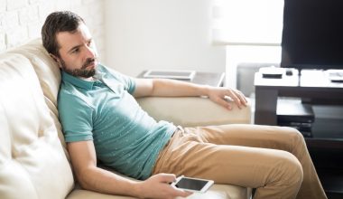 Τι παθαίνει το σώμα όταν καθόμαστε οκτώ ώρες την ημέρα – Ακόμη κι αν γυμναζόμαστε