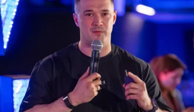 Ο πρώην υπουργός Άμυνας της Ουκρανίας ζητά εκλογές καταγγέλλοντας κυβερνητική διαφθορά
