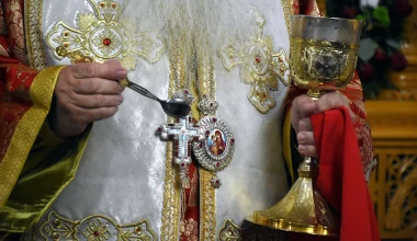 Γιατί ο παπάς φορά διαφορετικά χρώματα άμφια ανάλογα με την ημέρα