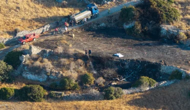 Σίφνος: Καμία επικοινωνία του χειριστή με το ελικοδρόμιο πριν από τη συντριβή – Τι ερευνούν οι Αρχές