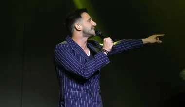 Βρήκε αλλού παρηγοριά ο Γιώργος Λιβάνης; – Δείτε με ποια τραγουδίστρια εθεάθη μαζί στην Κύθνο (βίντεο)