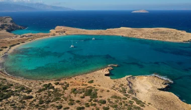 Πορί: Η παραλία στα Κουφονήσια που θυμίζει… Καραϊβική – Δείτε φωτογραφίες