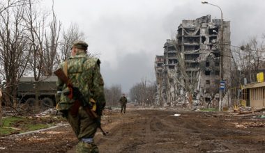 Εικόνες Αποκάλυψης στον δρόμο του Ιζίουμ προς το Σλαβιάνσκ: Οι Ρώσοι διαλύουν ό,τι κινείται (βίντεο)