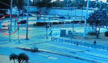 Βίντεο ντοκουμέντο: H στιγμή που ο οδηγός ταξί κάνει αναστροφή και παίρνει παραμάζωμα 39χρονο μοτοσικλετιστή