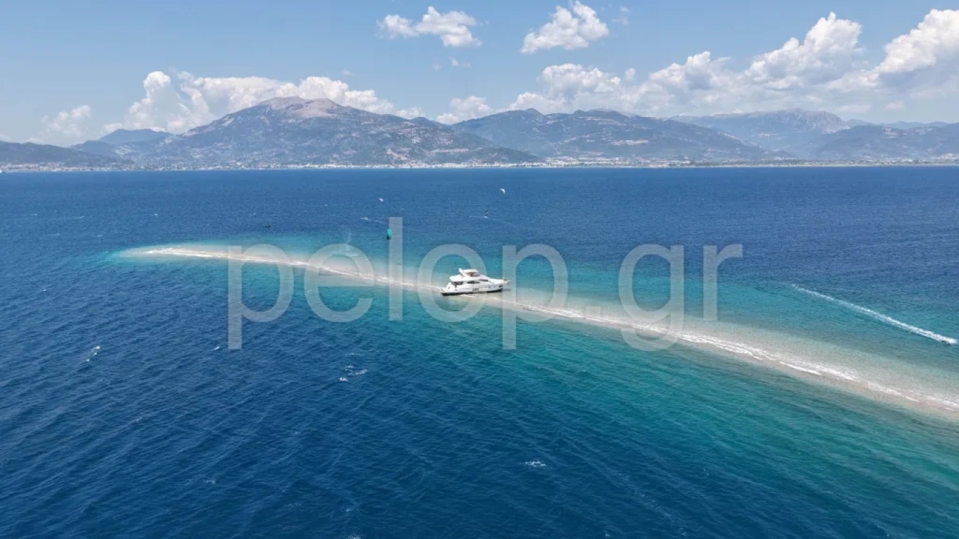 Το αμερικανικό γιοτ «βάλτωσε» στα αβαθή του Δρεπάνου και παραμένει εκεί… μέχρι νεωτέρας (βίντεο)