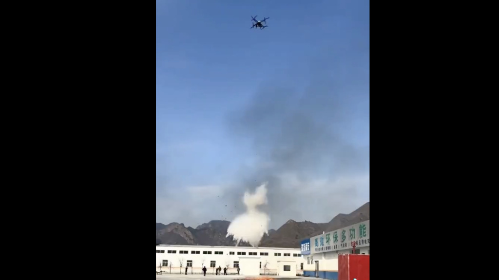 Βίντεο: Κινεζικά drones σβήνουν φωτιές στην αρχή τους – Μήπως να  «πάρουν» ιδέες και στην Ελλάδα;