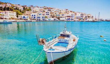 Γαλλικό ταξιδιωτικό μέσο αποθεώνει την Άνδρο: «Το ελληνικό νησί για όσους αναζητούν αυθεντικές εμπειρίες»