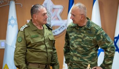 Στο Ισραήλ ο Στρατηγός Δ.Χούπης: Ο αρχηγός του ΓΕΕΘΑ συναντήθηκε με τον επικεφαλής των IDF – Τι συζήτησαν (φωτο)