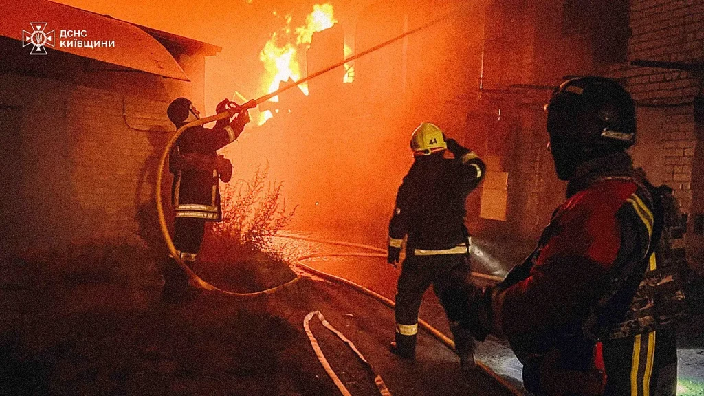 Σφοδρά ρωσικά πλήγματα κατά του Κιέβου με 25 βαλλιστικούς & υπερηχητικούς πυραύλους να το κτυπούν μέσα σε 15 λεπτά!