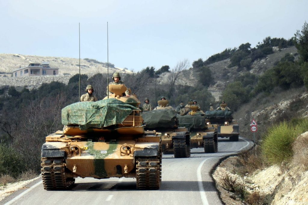 Η Τουρκία αναπτύσσει μεγάλες ποσότητες οπλικών συστημάτων στη Συρία