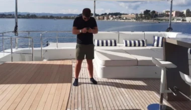 Παρίστανε τον πάμπλουτο επιχειρηματία και εξαπατούσε γυναίκες μέσω Tinder – Πάνω από 79.000 ευρώ η λεία του