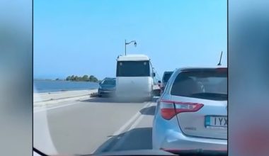 Λευκάδα: Οδηγός λεωφορείου έκανε επικίνδυνη και παράνομη προσπέραση πάνω στη γέφυρα (βίντεο)