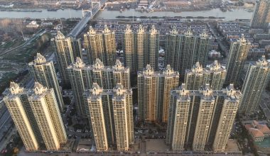 Evergrande: Η κατάρρευση του κινεζικού γίγαντα ακινήτων – Εκκαθάριση μία ημέρα μετά την ισόβια καταδίκη του ιδρυτή