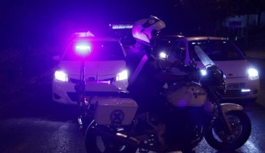 Αναστάτωση στη Ραφήνα: Χειροβομβίδα του Β’ ΠΠ εντοπίστηκε σε πεζοδρόμιο