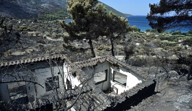 Χαρακτηρίζουν κατοικίες κατεστραμμένες από φωτιά ως «επισκευάσιμες» για να γλιτώσουν αποζημιώσεις!