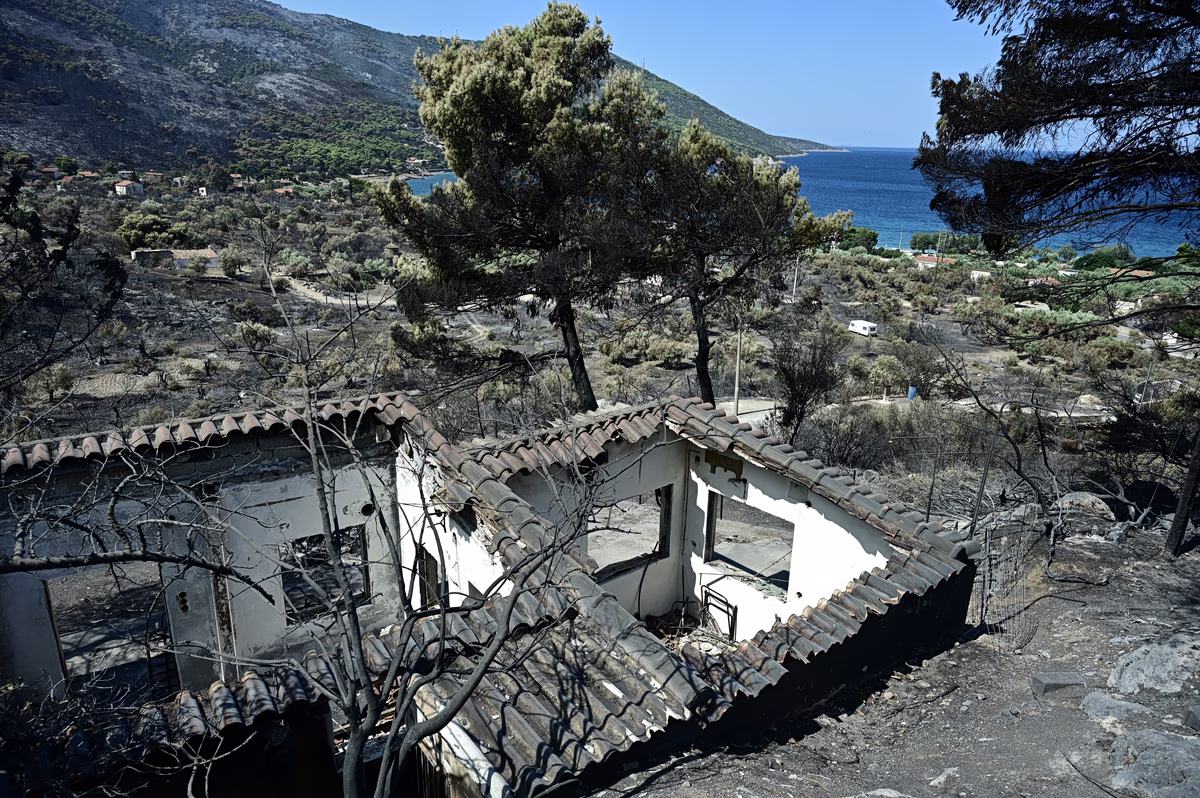 Χαρακτηρίζουν κατοικίες κατεστραμμένες από φωτιά ως «επισκευάσιμες» για να μην δώσουν  αποζημιώσεις!