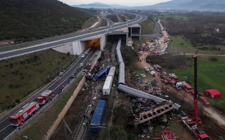 Τα Τέμπη παραμένουν ανοιχτή πληγή χωρίς πραγματική απόδοση ευθυνών