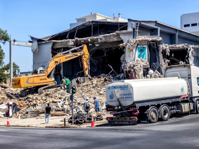 Κατεδαφίστηκε ο ιστορικός κινηματογράφος της Δάφνης, «Ατλαντίς» μετά από 70 χρόνια