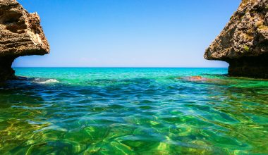 Πόρτο Ζόρο: Η παραλία της Ζακύνθου με τα καταγάλανα νερά και τους εντυπωσιακούς βράχους (φωτο)