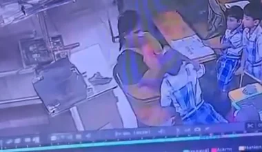 Αδιανόητο περιστατικό στην Ινδία: Δασκάλα χαστούκισε 6χρονο μαθητή και το παιδί πέθανε επιτόπου! (σκληρό βίντεο)