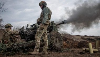 Στρατολόγηση στο Κίεβο: Σουηδικό συνεργείο κατέγραψε άνδρα να ακινητοποιείται και να οδηγείται σε βαν (βίντεο)