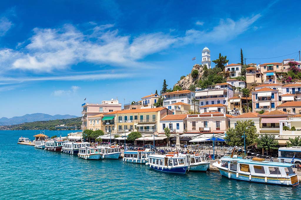 Πέντε κοντινές αποδράσεις από την Αθήνα για καλοκαιρινές βουτιές και χαλάρωση