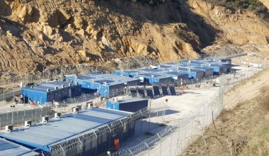 Επεισόδια στη δομή της Σιντικής – Πετροπόλεμος και ζημιές από παράνομους μετανάστες