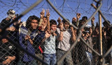 Κύμα διακίνησης παράνομων μεταναστών στον Έβρο – Συλλήψεις και εμβολισμός περιπολικού