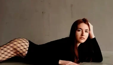 Η Ρωσίδα που κατηγορείται ότι δολοφόνησε διοικητή του ρωσικού στόλου – Πώς στρατολογήθηκε από την Ουκρανία